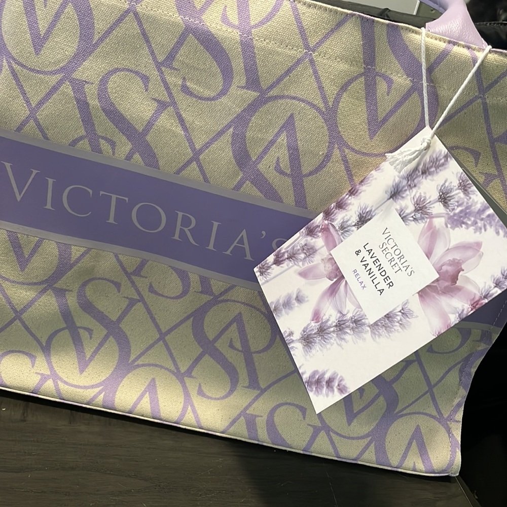 Victoria Secret Gift Set - Picture 9 of 9